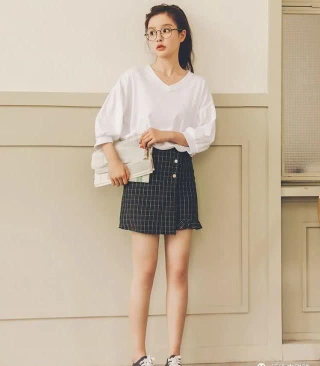  『尽显』衬衫配格子裙，尽显清新优雅范儿