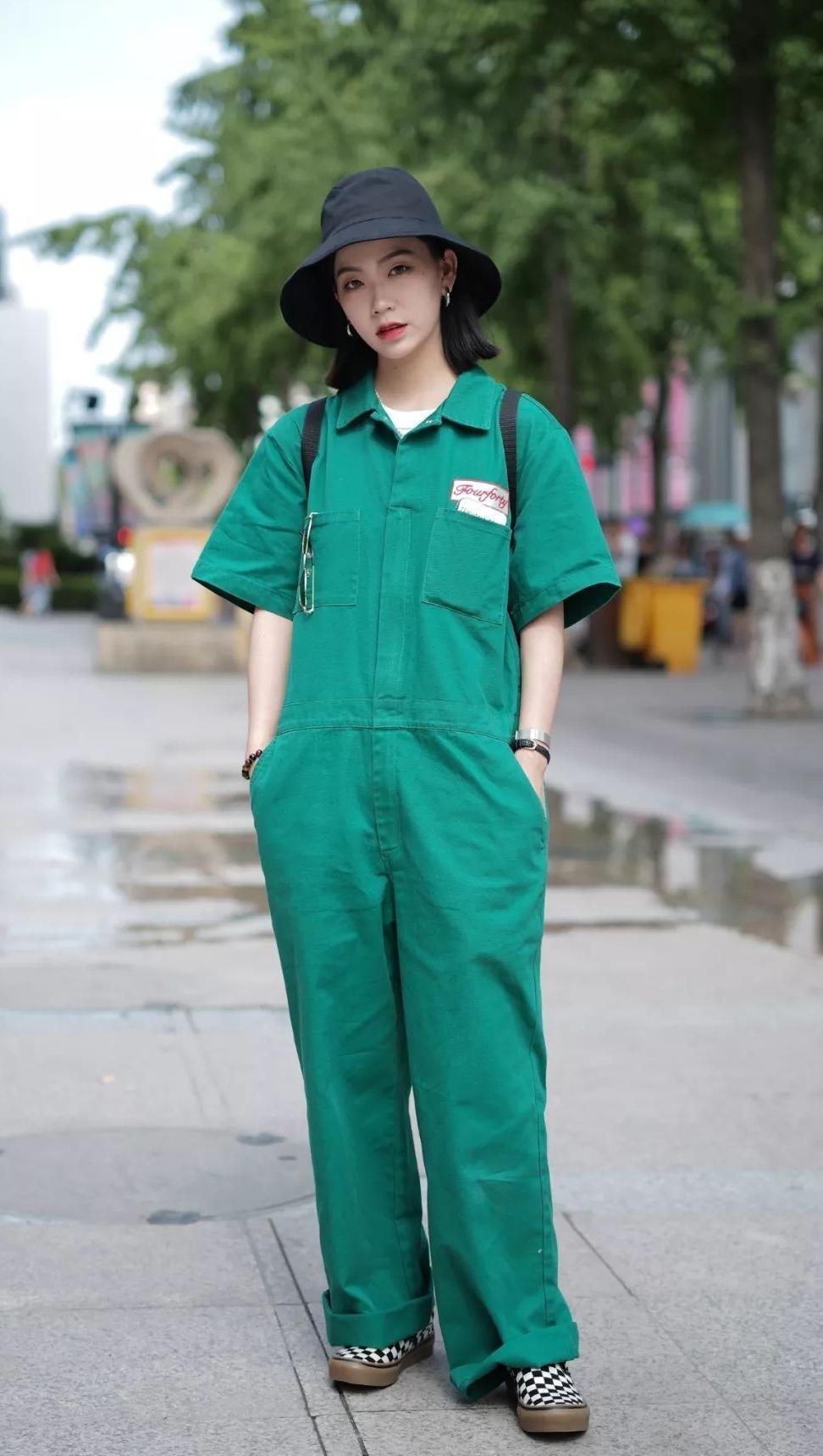 【滚叔街拍】最近觉得这种裤子超好看，妹纸们说这叫花苞裤还是灯