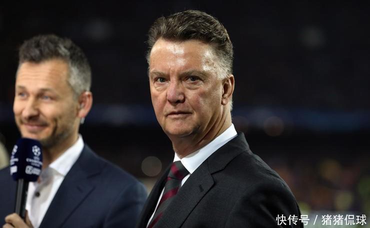 小白首次代表巴萨出场时,他身边的那些队友如