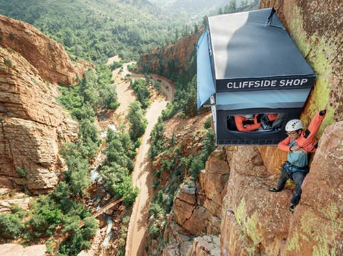 最惊险的商店建在悬崖上,只要能到这里,商品全部免费!