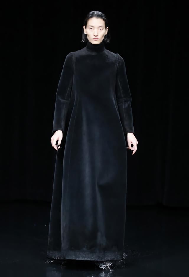  『设计』可以的话，2020年灰黑色又双叒叕爆火，那样搭高級又时尚潮流