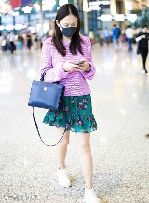 女星留长直发,杨超越比较清纯,鞠婧祎稍显妩媚!