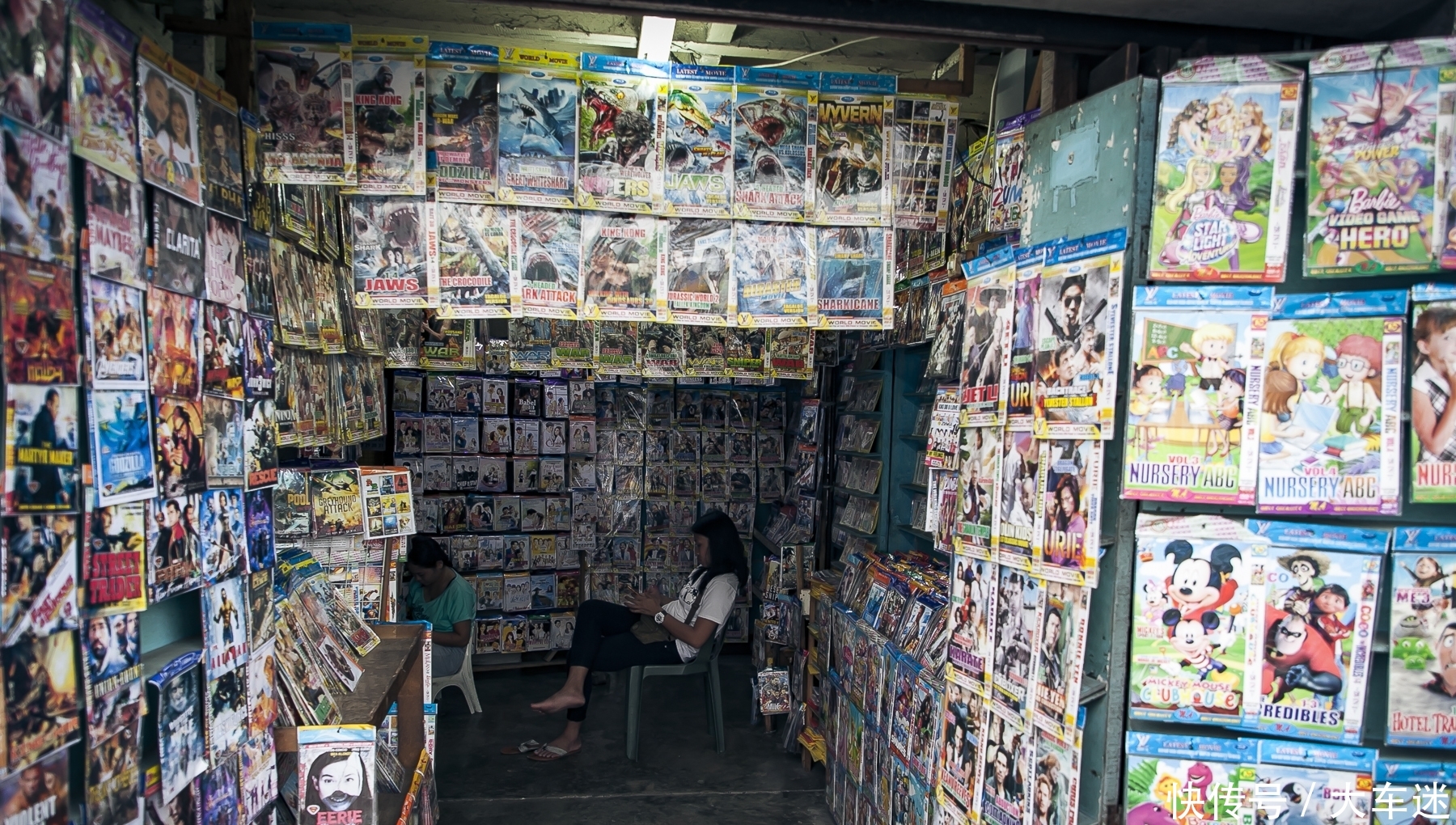 中国游客到菲律宾先逛菜市场,竟然发现还有光碟店