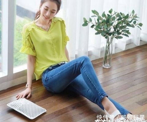  『气质』年轻自信的牛仔裤美女，高挑又漂亮！