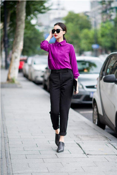 『黄色』街拍:美女黄色轻纱阔腿裤,穿出一种飘逸的美感