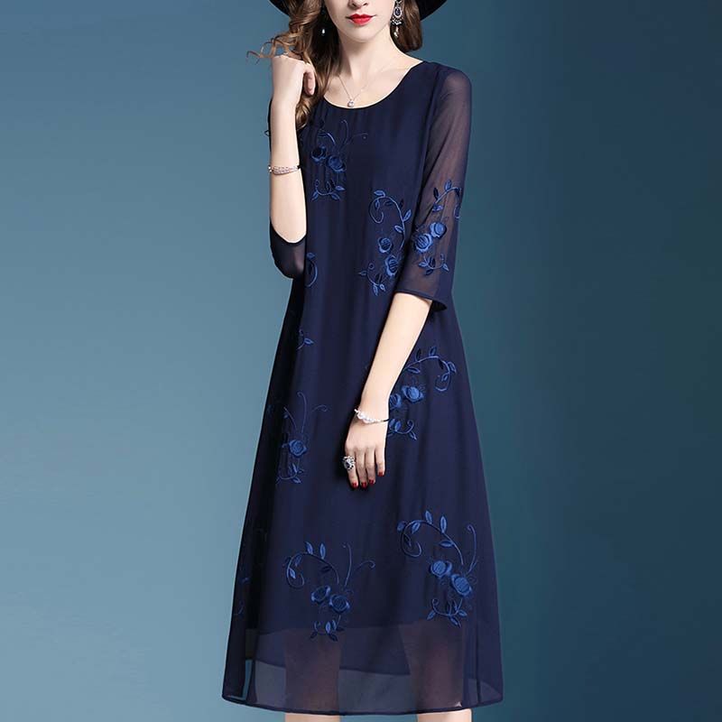 不得不说:头次见到如此美的“秋裙”，提倡34-56岁女人多穿