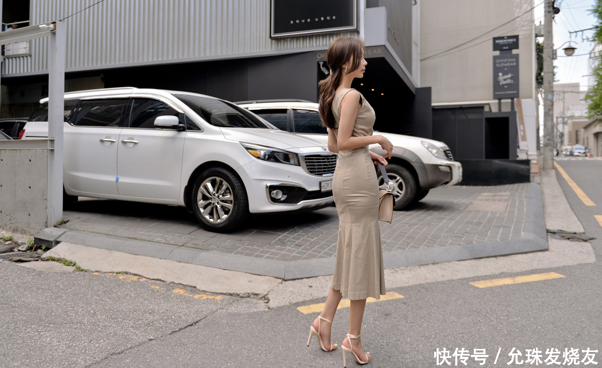 孙允珠优雅复古深褐色褶皱鱼尾裙