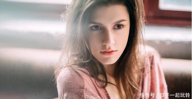 俄罗斯女生的双重形象白天文静，晚上让人想不到！