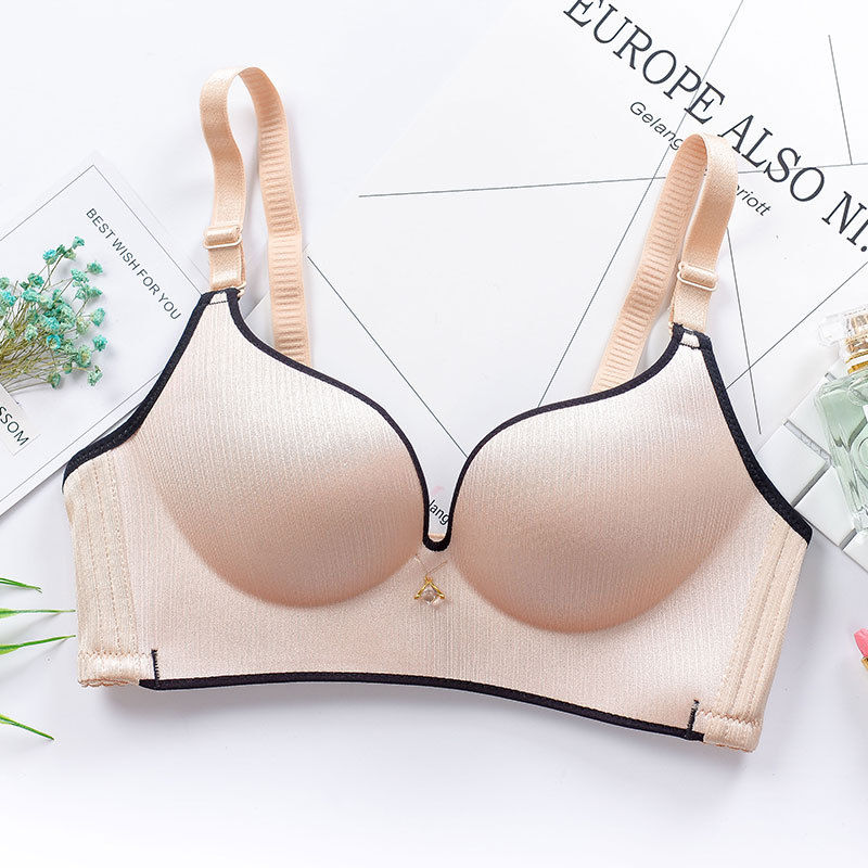 贴身穿一次“薄纱”设计，不媚不俗，光看颜值就知道有多性感