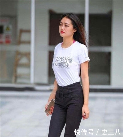 「尽显」街拍:天生丽质的小美女,优雅的穿搭,尽显时尚风采