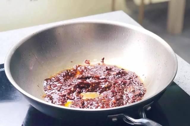  「平底锅」别看这饼很火，其实不用揉面平底锅就能做