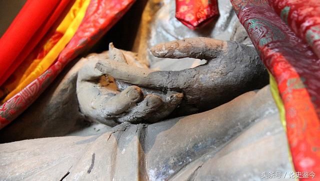 山西一寺庙中13座罕见佛像，专家确认全部真身，形成过程令人感叹