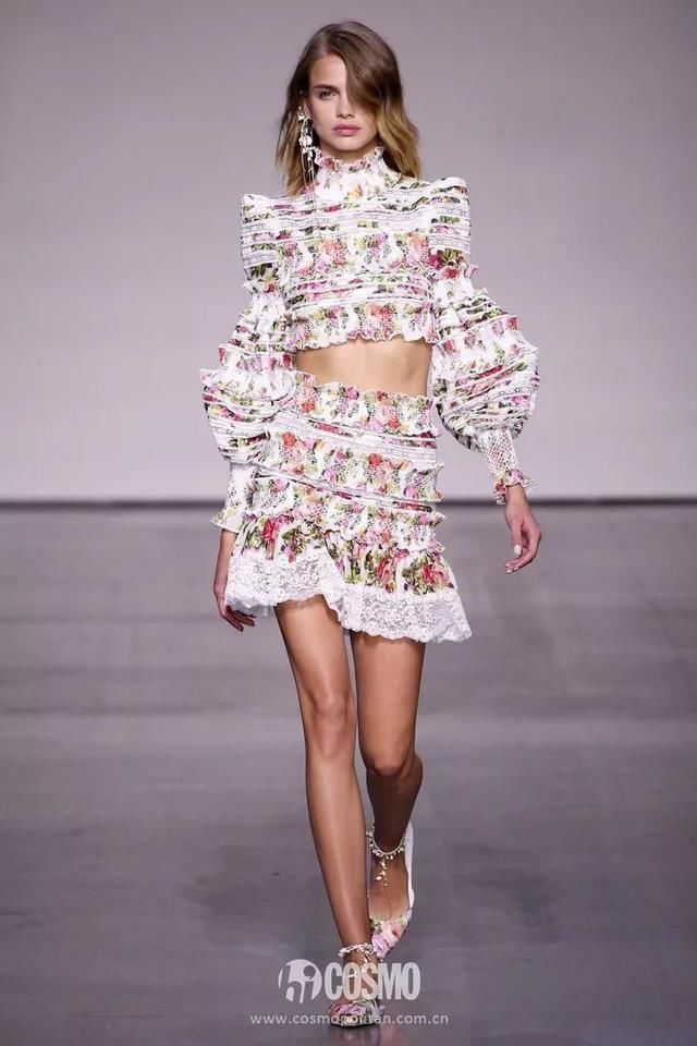 What？我买三千的裙子在撞衫，二百的裙子被称赞……