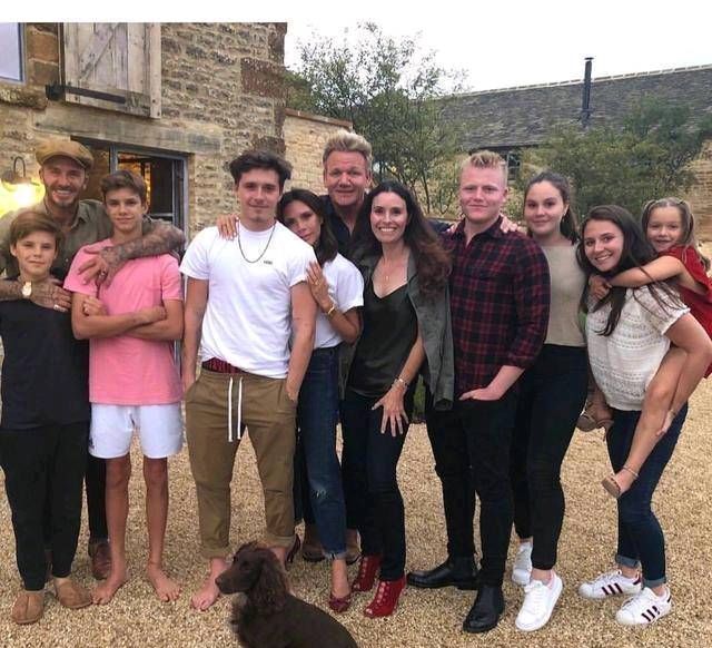  『引发』高跟鞋、奶嘴、穿高跟鞋的小七以及引发网友评论，好莱坞宝贝备受关注