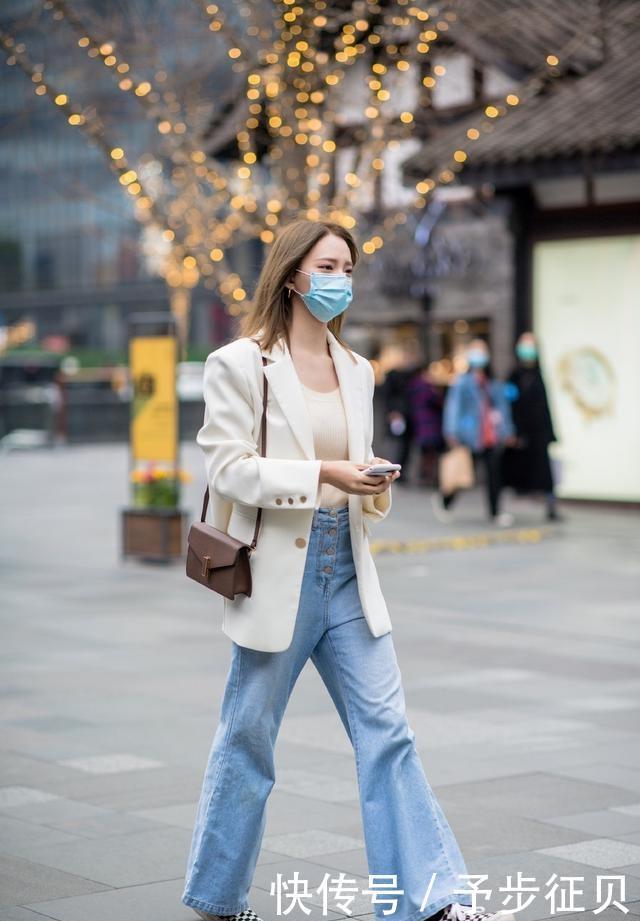 『简洁』路人街拍,姑娘简洁大气,穿白色的衬衫,更加的有女人味