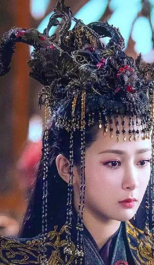 《香蜜沉沉烬如霜》杨紫十六套衣服，第九套最美，最后一套最朴素