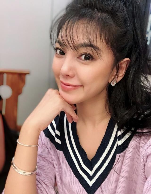 《爱情公寓》的秦羽墨现身活动,网友:赵文琪我有点认不出你了!