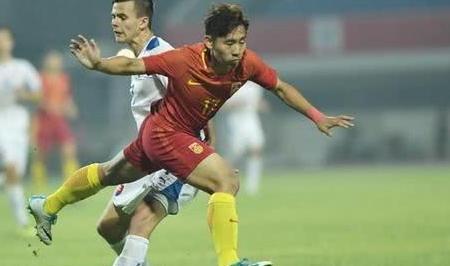 剧情反转!权威记者爆料周俊辰重罚原因,球迷评论足协恐吃官司!