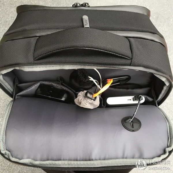 细节出众的钢铁直男包 Elecom宜丽客 多功能数码收纳通勤包测评