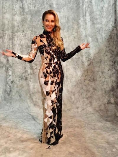 42岁李玟现身维秘秀, 衣服太紧包不住, 网友: 这身材可以上T台