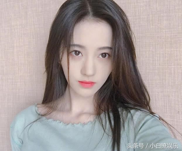 鞠婧祎简直绝了，超短裤用鞋带绑一下就敢出门？网友：就服你！