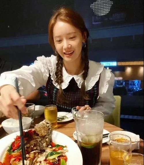  #少女#收起你的普通衬衫吧！今年流行这4款衬衫，穿上它你就是人群焦点