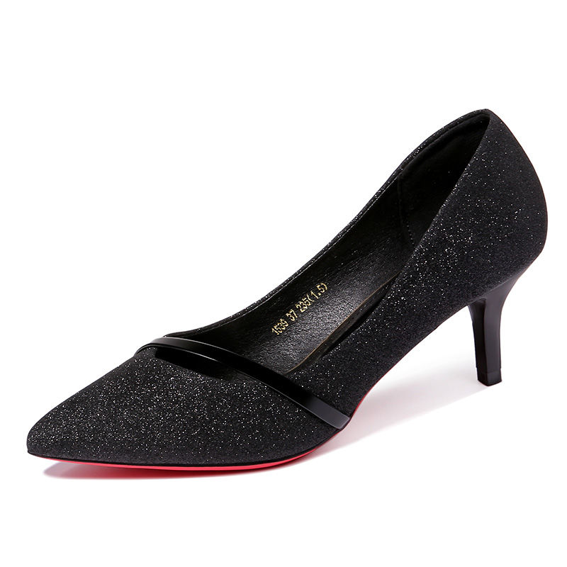 高跟鞋失宠了，今年这款鞋子火了，显高又有女人味