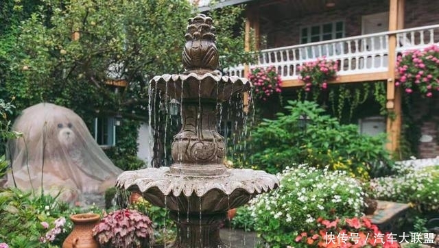 丽江的这个花园民宿,门口绿植环绕,引起无数游客前去打卡