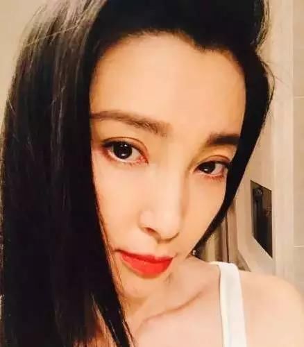 【眼睛有神】梵娅半永久:她画了三年眼线,眼睛老了十岁