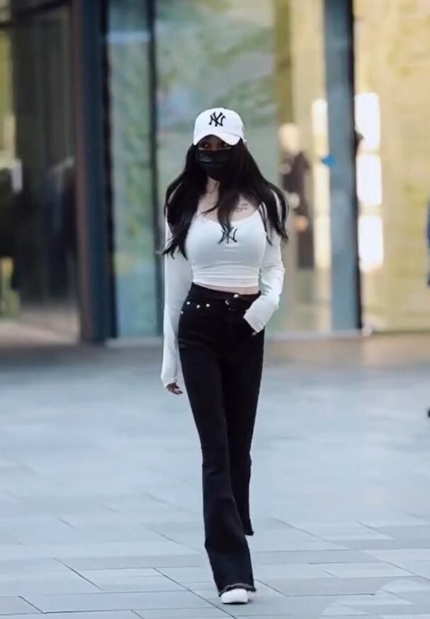  『女人』文雅的女人怎么穿? 一件包臀裙必不可缺, 完美呈现好身材吧?