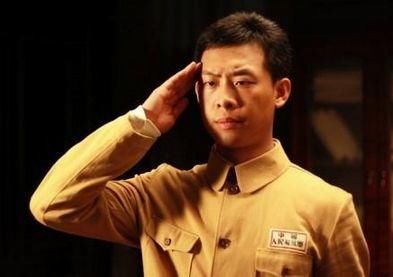  [电视剧]跑了十年的龙套得不到重用，女友嫌他落魄而弃他而去，今大器晚成