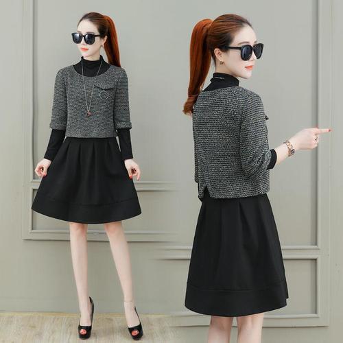 老婆38岁了，秋天穿这样的减龄套装裙，舒适洋气还保暖，忒显嫩