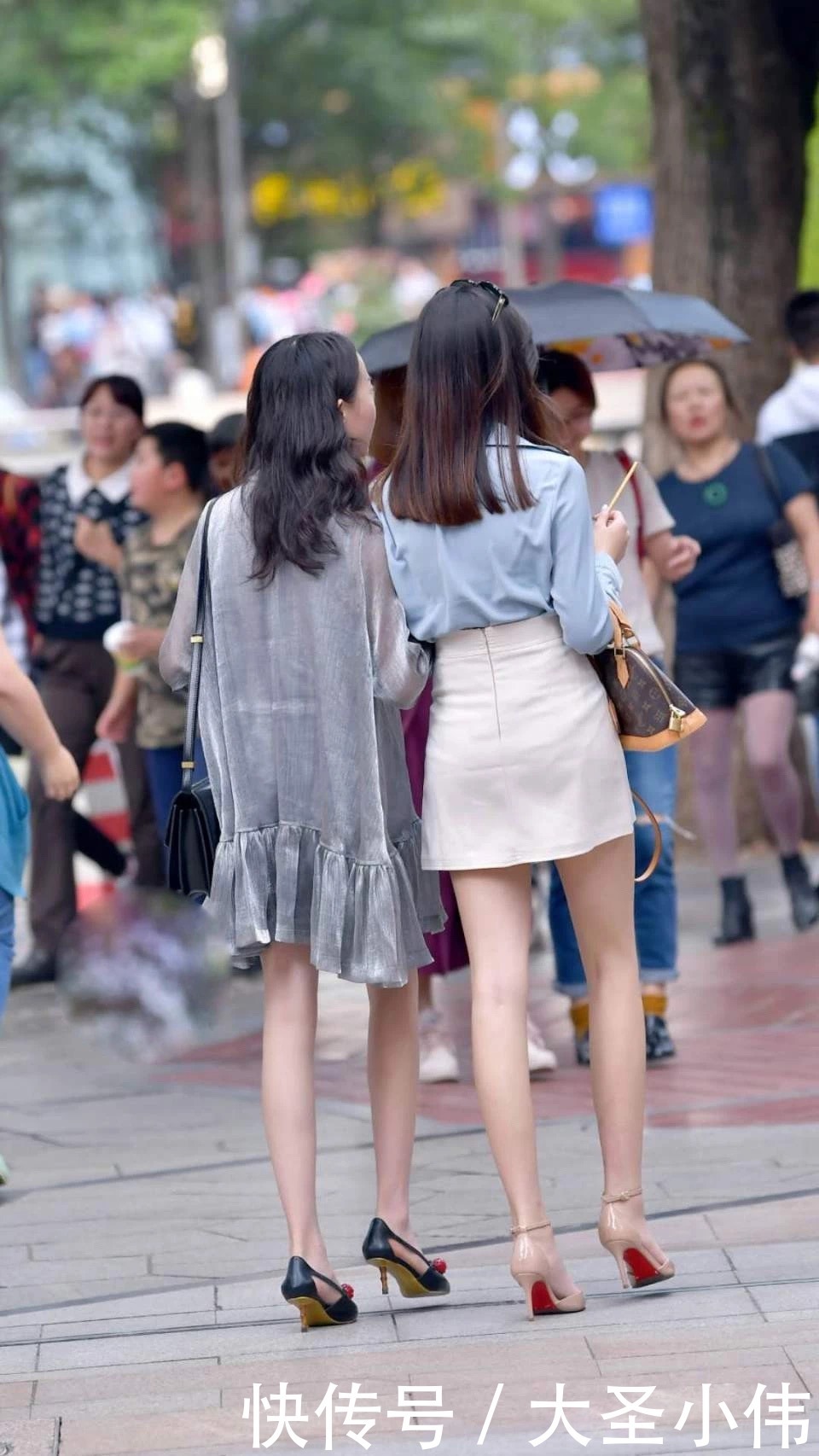 美女|美女街拍：两给美女的腿都好细呀！矮一点小姐姐好卡哇伊！