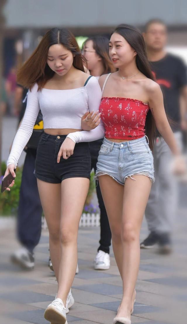 身材|魅力十足的闺蜜, 颜值身材不相上下