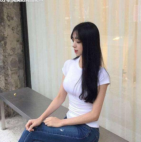 紧身裤浓而不俗，彰显优雅气息，老女人要对自己好点