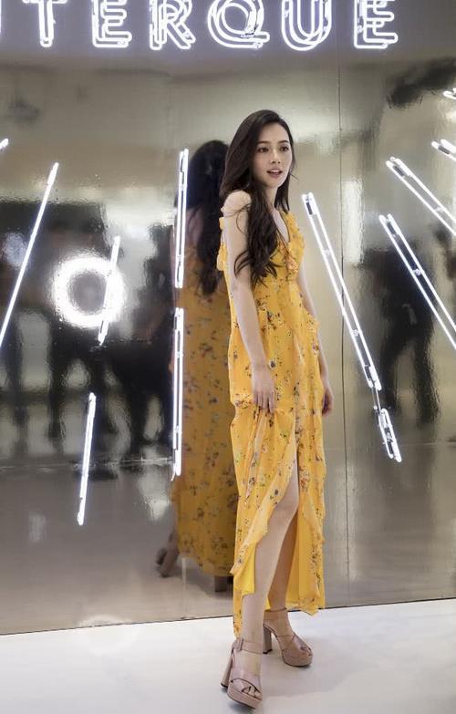 郭碧婷的气质太好了，将黄裙穿出了高级感，是一个小仙女没错了！
