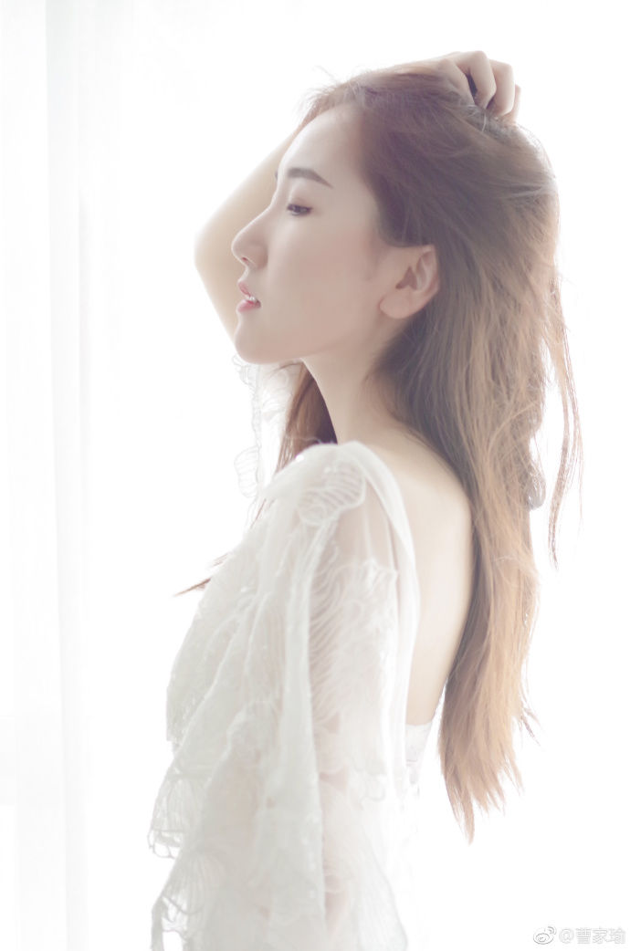 美女约拍 月亮 星星朦胧美女性感出镜