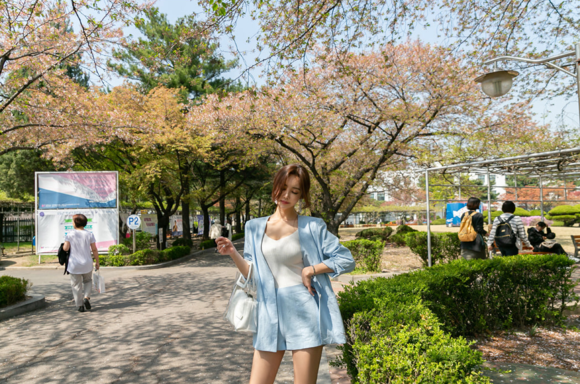 女神孙允珠，玻璃青蓝海浪柳花休闲小西装