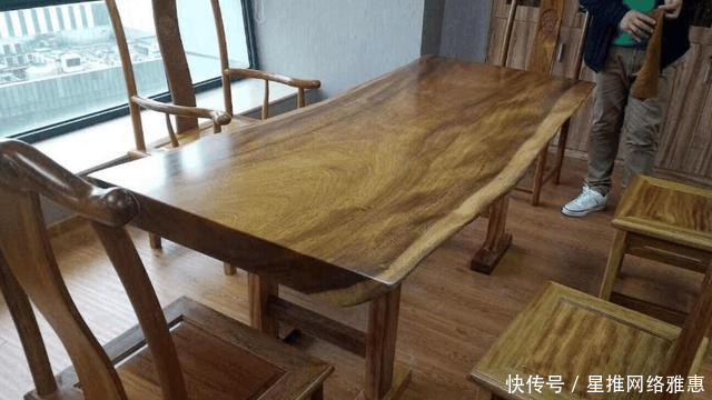 #成批#成批卡车成批运回非洲原木, 全切实木大板却引广泛质疑