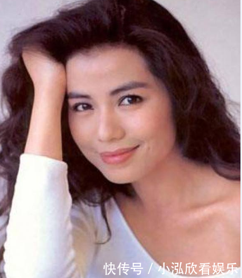  『紧身衣』80年代的香港女星穿搭：牛仔裤，紧身衣，清纯又时尚！