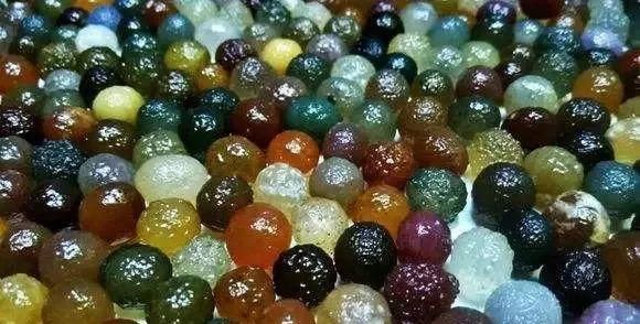 新疆人捡石头的最美季节又到了，教你在16个不同的地方捡石头！有