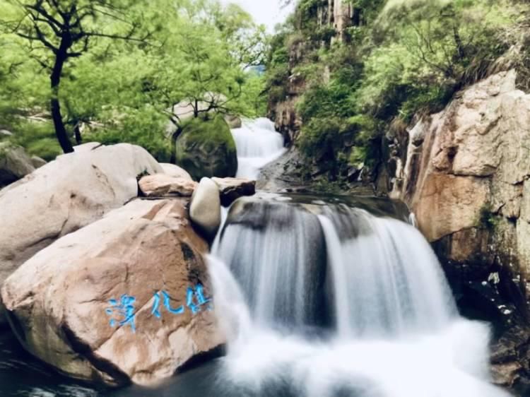  [九水]雨后的九水瀑布飞流直下 九水游览区进入全年最佳观赏期