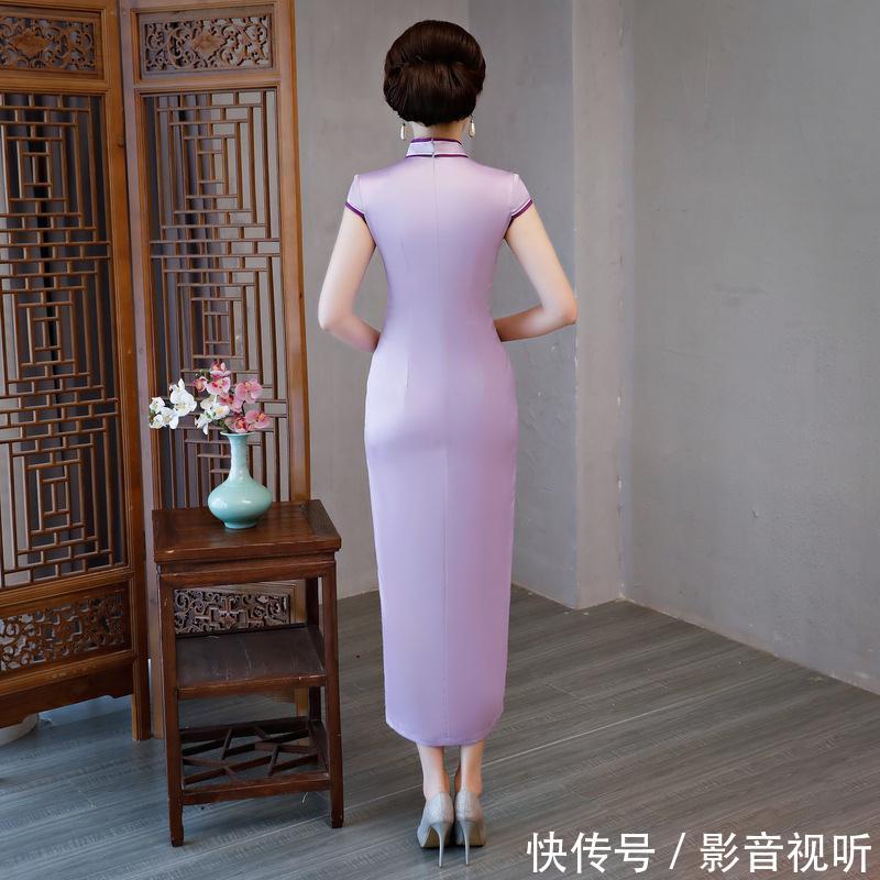 显腿细的开高衩旗袍，薄而不透超美嫩