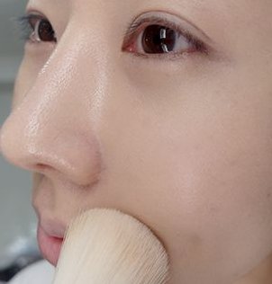 女人出门这样化妆，年轻十岁没问题，一整天不脱妆不卡粉