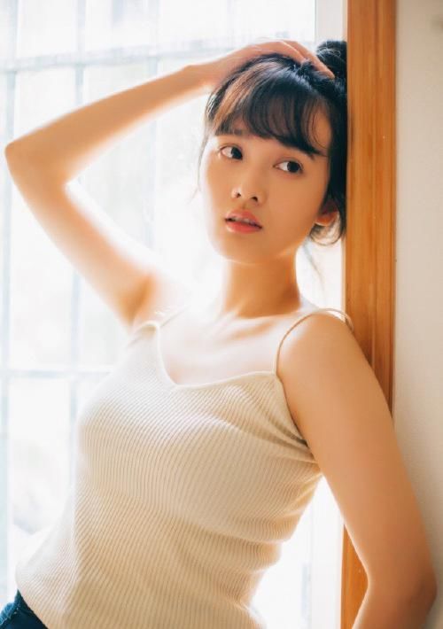 丰腴吊带美女火辣性感私房写真图片