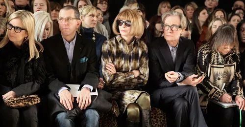 如何才能坐上四大时装周秀场的头排?