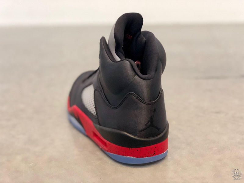 光泽质感出众!绸缎 Air Jordan 5 Satin Bred还有一周发售
