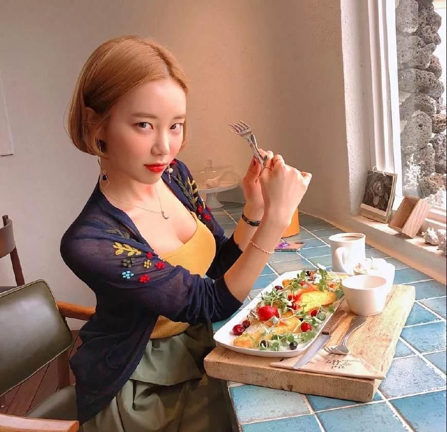 剪短发，显胸大，有图有真相!