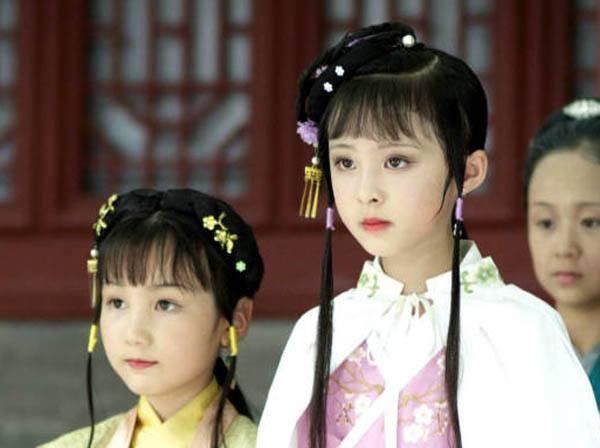 红楼梦里贾敏死后不久,林黛玉大约五六岁的时候,就独自一人进了贾府