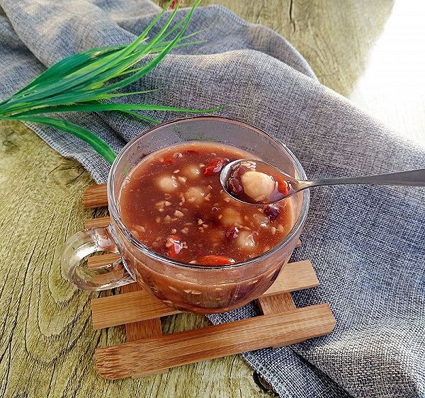 怎样做红豆糯米丸子 t01f1e45b22df544360.jpg